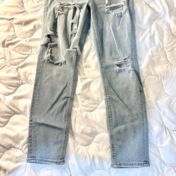Light Wash American Eagle Jeans Size 4 Regular Inseam 26 inches straight - Picture 1 of 9